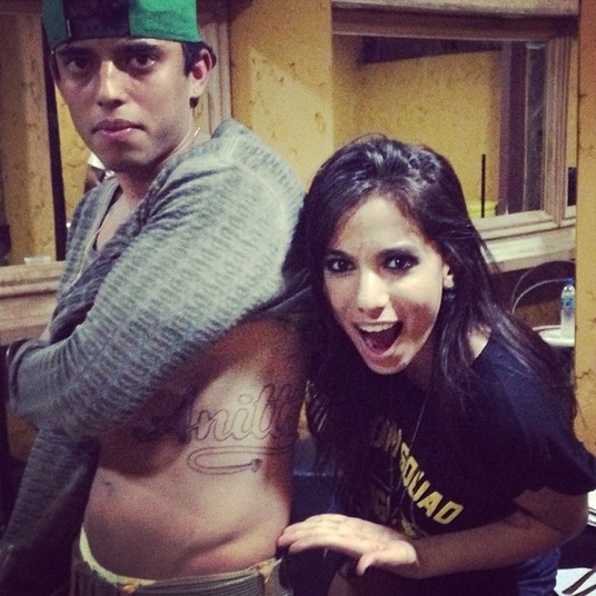 Piter fez uma tatuagem bem grande com o nome da cantora