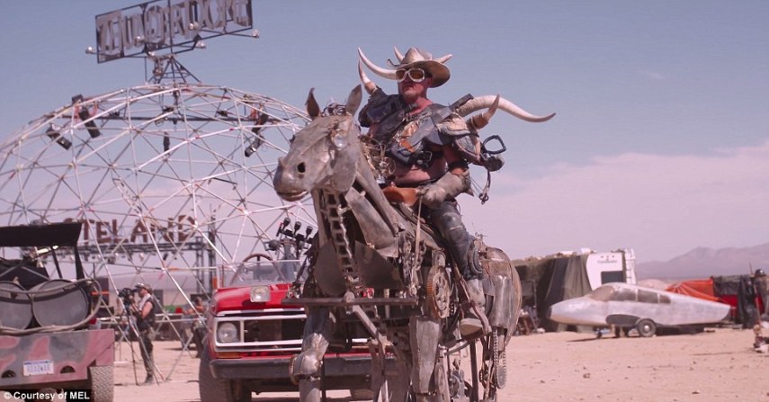 Festival anual reúne fãs de Mad Max 