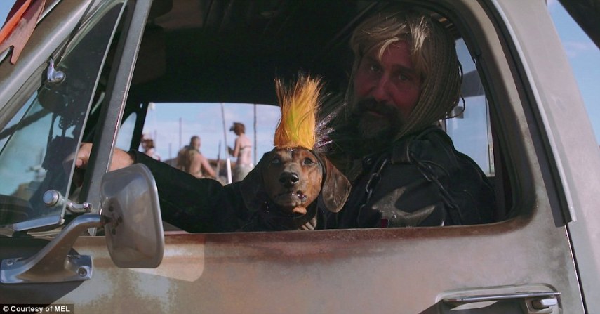 Festival anual reúne fãs de Mad Max 