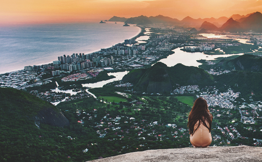O carioca Fernando Schlaepfer passou um ano inteiro fotografando gente sem roupa para o projeto 365nus. A ideia é mostrar as pessoas do jeito que elas são, com todos os seus pudores, defeitos, etc. Foram 365 fotos incríveis cheias de diversidade