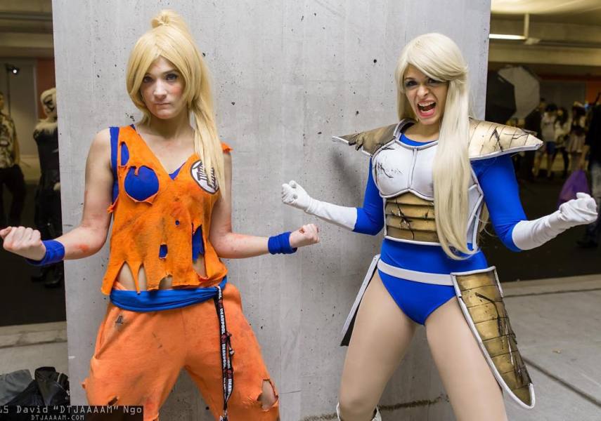 Fã de vários animes, mas principalmente Dragon Ball Zo, a cosplayer Joanna Mari não quis somente escolher uma personagem do desenho para reproduzir. A norte-americana escolheu Goku, protagonista do desenho, e recriou sua roupa com uma versão feminina.  Sua amiga e também cosplayer, Becka Noel, aproveitou para reinterpretar Vegeta. E juntas roubaram a cena em diversas convenções.