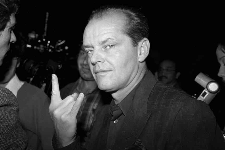 No finalzinho da década de 70 e início da de 80, o brasileiro Renato dos Anjos estava clicando gente famosa nas boates de Nova York. O resultado é uma coleção com mais de 40 fotos de figurões como Frank Sinatra, Andy Warhol, Diana Ross, Sting, Brooke Shields, Jack Nicholson e Mick Jagger se jogando na balada