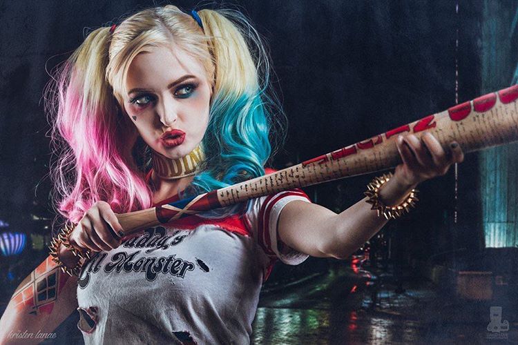 Kristen Lanae é uma cosplayer de Minnesota, nos Estados Unidos, que já personificou vários personagens dos desenhos animados e de séries, como Misty, de Pokémon, até Arlequina, de Batman. Em sua nova fantasia, ela mostrou uma versão incrível da heroína Jessica Jones, que saltou dos quadrinhos da Marvel para a tela da Netflix na pele da atriz Krysten Ritter.