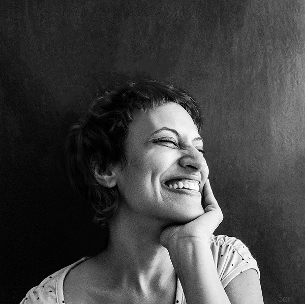 Neste projeto, a fotógrafa Mariana Serzedello Crespim Lopes, ou apenas Mariana Ser, de 31 anos, se transforma em 12 grandes mulheres que ela admira. Sônia Braga, Elis Regina e Frida Khalo estão entre elas. Arte direto de São Caetano do Sul