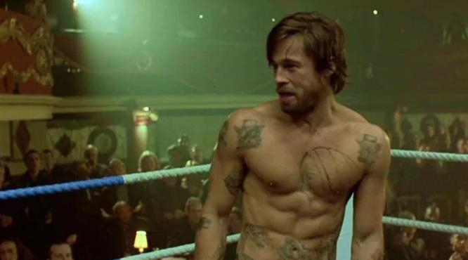 Neste filme de Guy Ritchie, Brad Pitt é um boxeador cigano e trambiqueiro cheio de tatuagens toscas