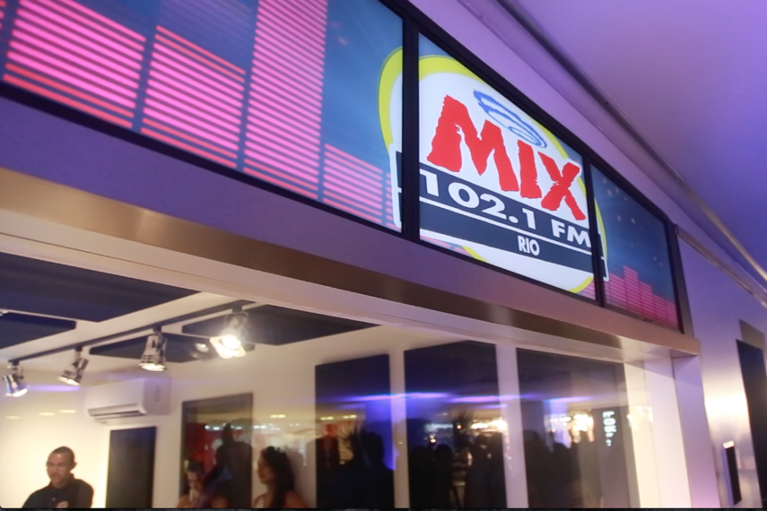 Só lojas e praça de alimentação? Longe disso. O Bossa Nova Mall, no Rio de Janeiro, não tem corredores como um shopping qualquer. O local ganhou nesta quinta-feira (14) dois espaços únicos para os amantes da música: o FM Hall 1 e o FM Hall 2. Apresentado pelos empresários Paulo Stewart e Luiz Calainho, o projeto mostra um jeito inovador no consumo de música e cultura.