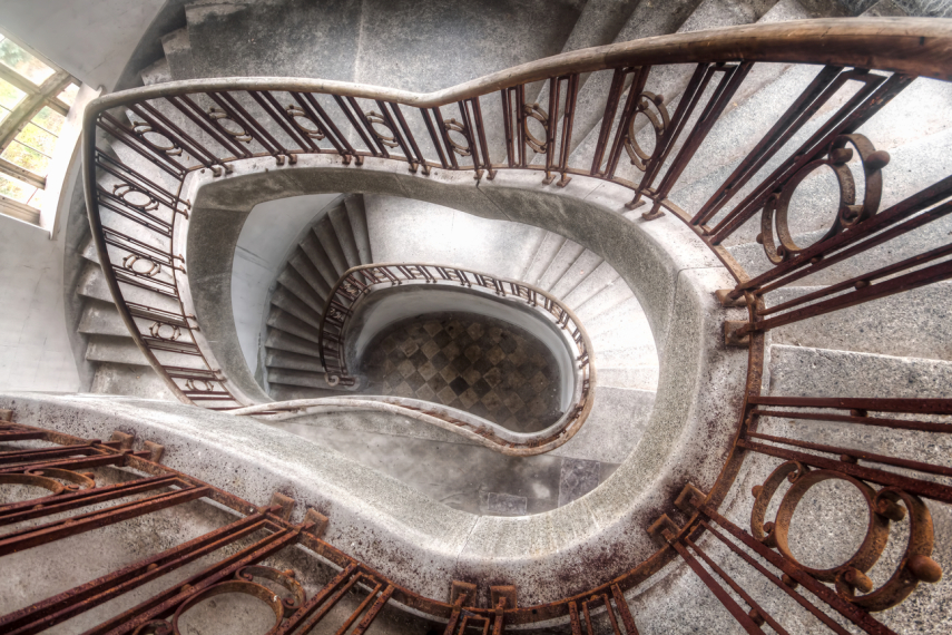 Roman Robroek é um fotógrafo holandês de 29 anos que se especializou em buscar e retratar prédios abandonados.
