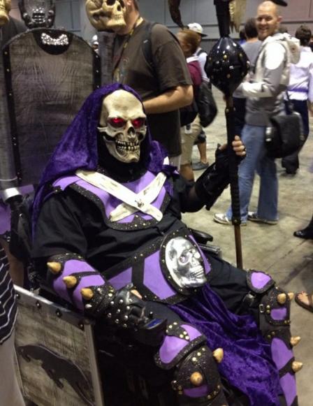Criatividade é tudo. Esses 26 cadeirantes que curtem fazer cosplay mostram que o acessório que os ajudam a se locomover no dia a dia pode inclusive ajudar na hora de criar uma fantasia para o halloween ou quem sabe visitar uma feira geek. As ideias são das mais variadas e o resultado é incrível.