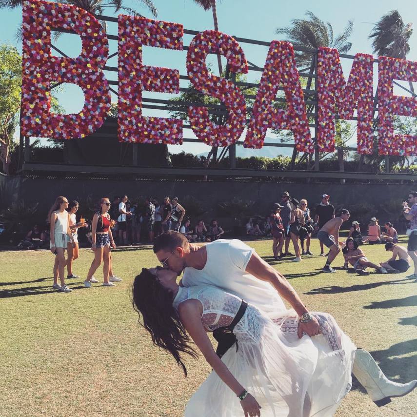 Sabe aquele amigo seu que viaja no feriado enquanto você fica em casa procurando o que fazer? Este é mais ou menos o jeito que anda o Instagram de Thaila Ayala e Bruna Marquezine, que foram curtir o festival de música Coachella, nos Estados Unidos. As atrizes curtiram todo o sol do deserto de Indio, na Califórnia, e mostram seus momentos de curtição.