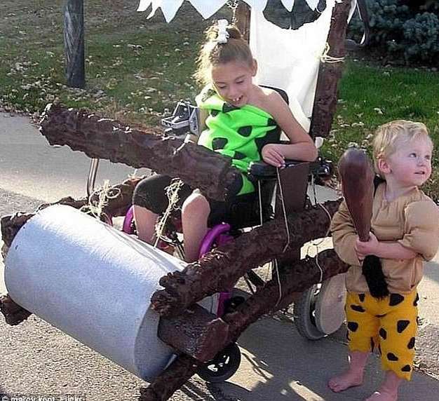 Criatividade é tudo. Esses 26 cadeirantes que curtem fazer cosplay mostram que o acessório que os ajudam a se locomover no dia a dia pode inclusive ajudar na hora de criar uma fantasia para o halloween ou quem sabe visitar uma feira geek. As ideias são das mais variadas e o resultado é incrível.