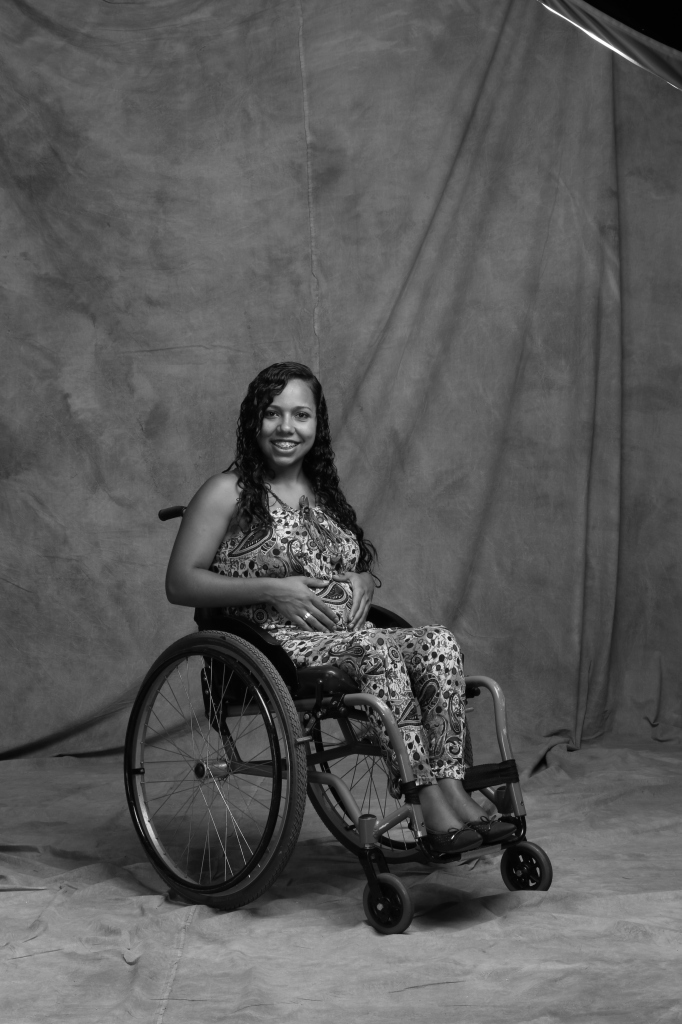 Larissa do Nascimento, estudante de Administração de Empresas, 20 anos, paraplégica desde os 9 anos, grávida de sete meses. Participa de competições oficiais de natação pela AACD dentro e fora do Brasil. Já ganhou 103 medalhas, sendo 50 de ouro