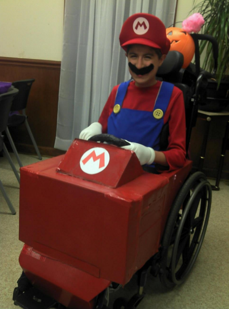 Criatividade é tudo. Esses 26 cadeirantes que curtem fazer cosplay mostram que o acessório que os ajudam a se locomover no dia a dia pode inclusive ajudar na hora de criar uma fantasia para o halloween ou quem sabe visitar uma feira geek. As ideias são das mais variadas e o resultado é incrível.