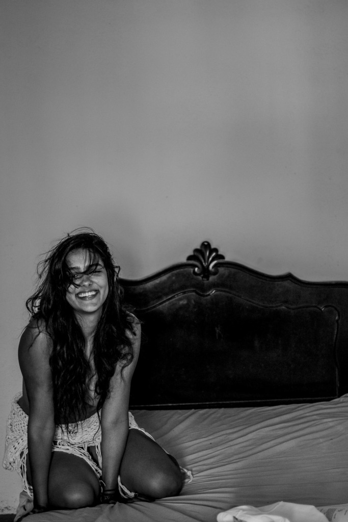 Para o carioca Bruno Brin, a arte é longa e a vida é breve. Neste projeto ele decidiu mostrar a beleza das mulheres em sua intimidade. Com olhar de artista, ele fez vários cliques incríveis usando apenas jogo de luz e sombra
