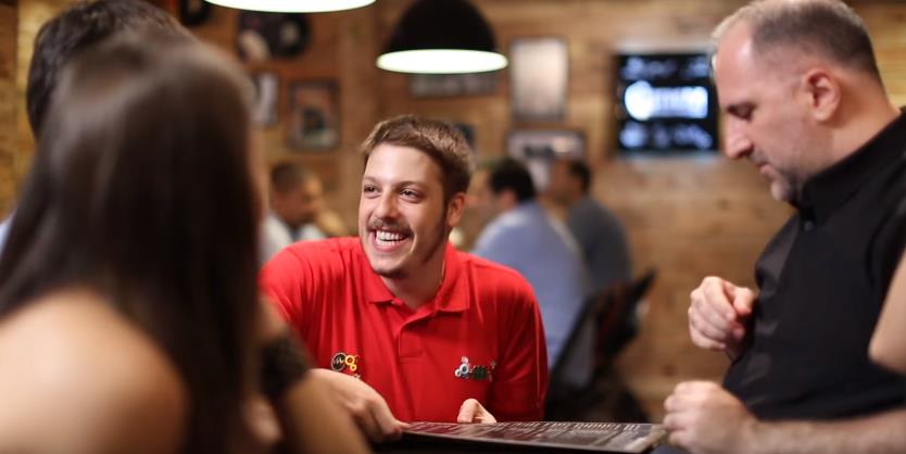 Eles mostraram que todo mundo sabe como é constrangedor comemorar aniversário no Outback.