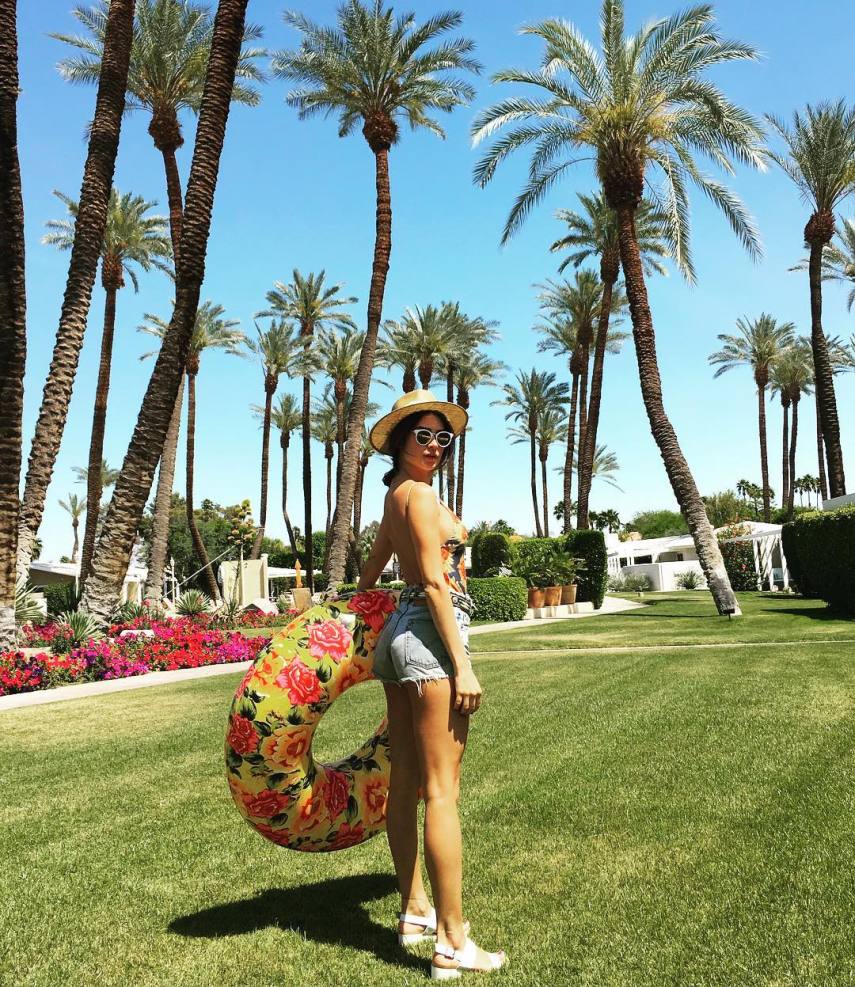 Sabe aquele amigo seu que viaja no feriado enquanto você fica em casa procurando o que fazer? Este é mais ou menos o jeito que anda o Instagram de Thaila Ayala e Bruna Marquezine, que foram curtir o festival de música Coachella, nos Estados Unidos. As atrizes curtiram todo o sol do deserto de Indio, na Califórnia, e mostram seus momentos de curtição.