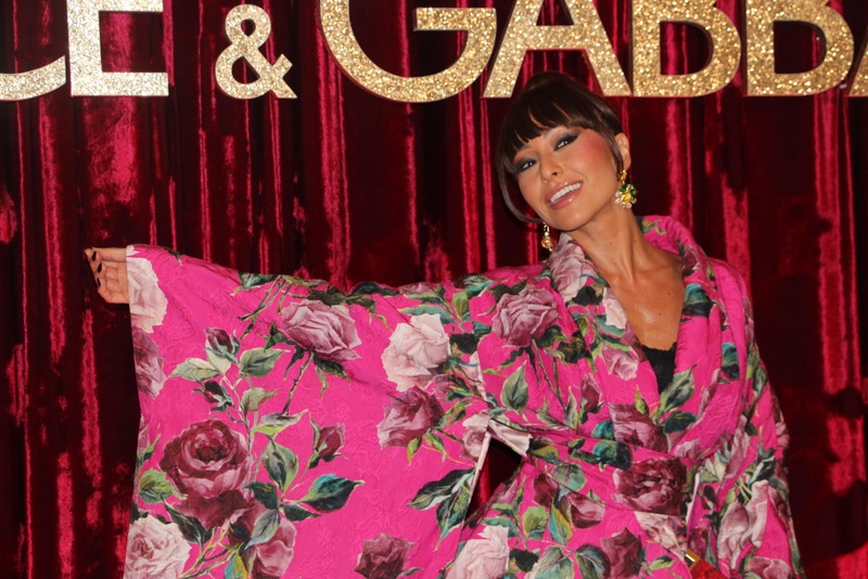 Famosos capricharam no look para a festa promovida por Domenico Dolce e Stefano Gabbana na última quinta-feira (14/4) no Shopping JK Iguatemi