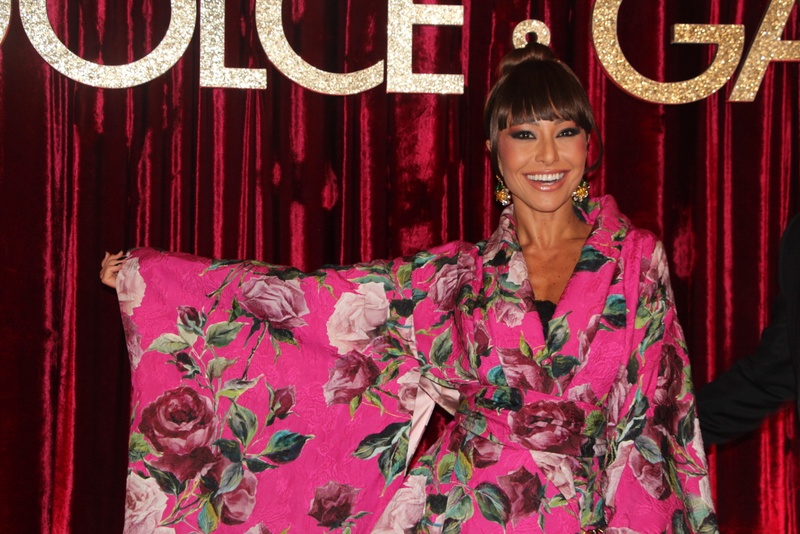 Famosos capricharam no look para a festa promovida por Domenico Dolce e Stefano Gabbana na última quinta-feira (14/4) no Shopping JK Iguatemi