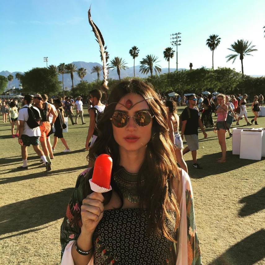 Sabe aquele amigo seu que viaja no feriado enquanto você fica em casa procurando o que fazer? Este é mais ou menos o jeito que anda o Instagram de Thaila Ayala e Bruna Marquezine, que foram curtir o festival de música Coachella, nos Estados Unidos. As atrizes curtiram todo o sol do deserto de Indio, na Califórnia, e mostram seus momentos de curtição.