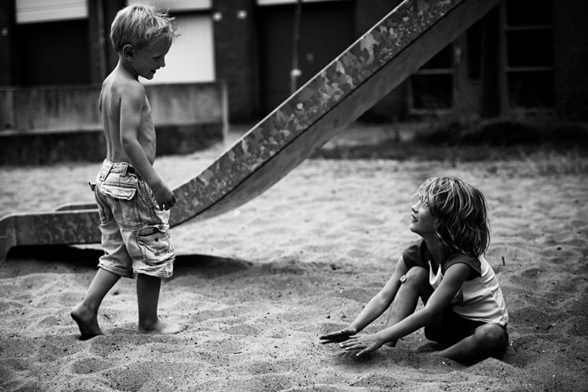 Fotógrafo holandês registra a amizade linda do seu filho de cinco anos com sua melhor amiga
