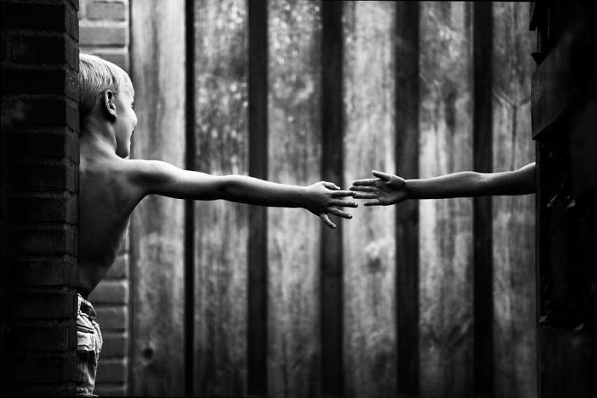 Fotógrafo holandês registra a amizade linda do seu filho de cinco anos com sua melhor amiga