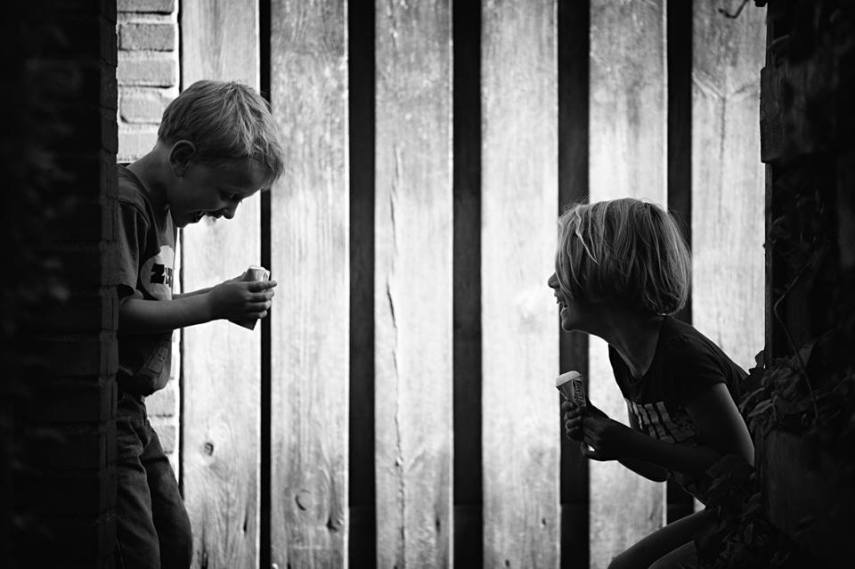 Fotógrafo holandês registra a amizade linda do seu filho de cinco anos com sua melhor amiga