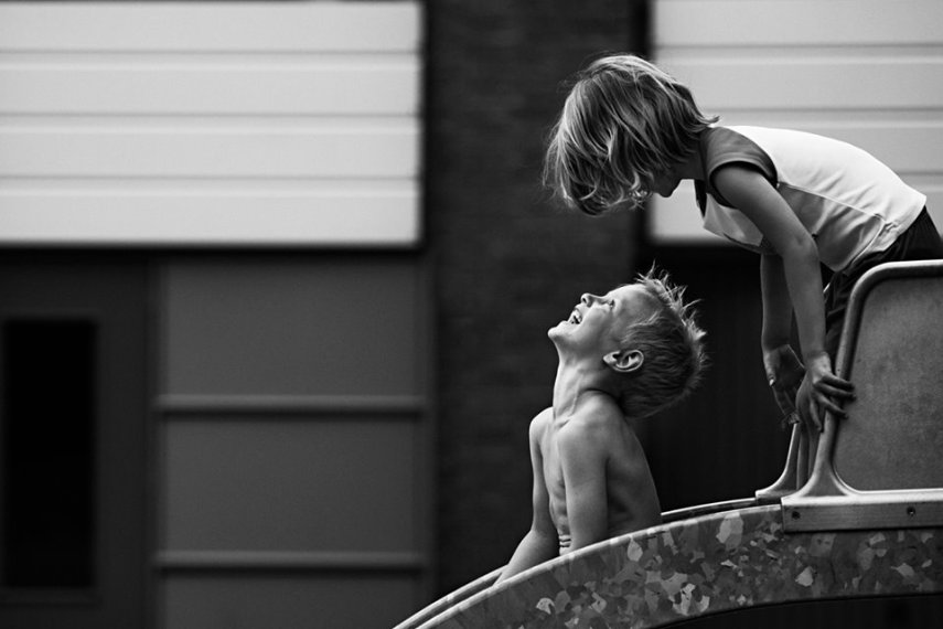 Fotógrafo holandês registra a amizade linda do seu filho de cinco anos com sua melhor amiga