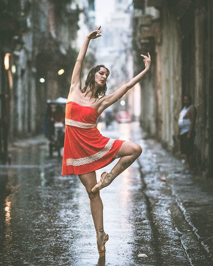 O fotógrafo Omar Z. Robles clicou alguns dos melhores bailarinos do mundo fazendo seus movimentos em ruas de Cuba