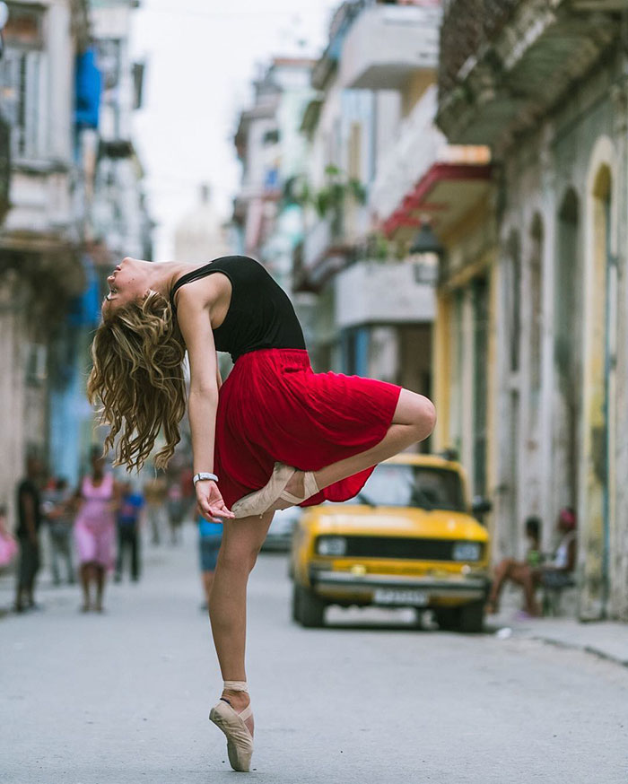 O fotógrafo Omar Z. Robles clicou alguns dos melhores bailarinos do mundo fazendo seus movimentos em ruas de Cuba