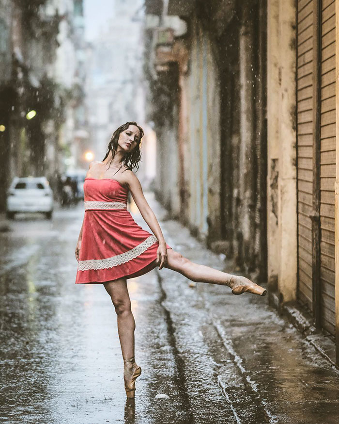 O fotógrafo Omar Z. Robles clicou alguns dos melhores bailarinos do mundo fazendo seus movimentos em ruas de Cuba