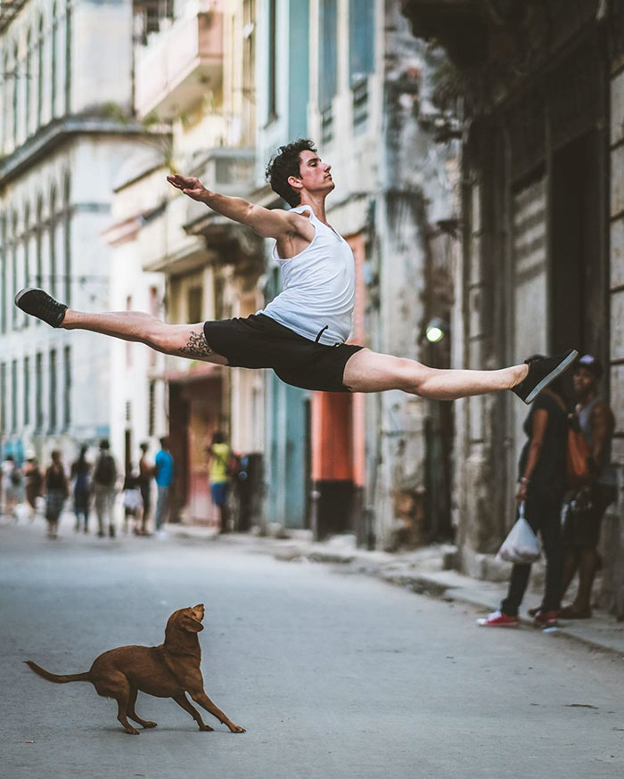 O fotógrafo Omar Z. Robles clicou alguns dos melhores bailarinos do mundo fazendo seus movimentos em ruas de Cuba