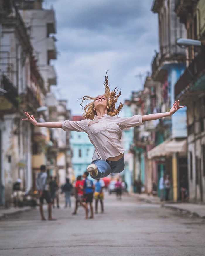 O fotógrafo Omar Z. Robles clicou alguns dos melhores bailarinos do mundo fazendo seus movimentos em ruas de Cuba