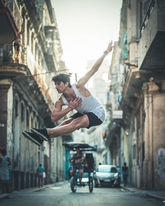 O fotógrafo Omar Z. Robles clicou alguns dos melhores bailarinos do mundo fazendo seus movimentos em ruas de Cuba