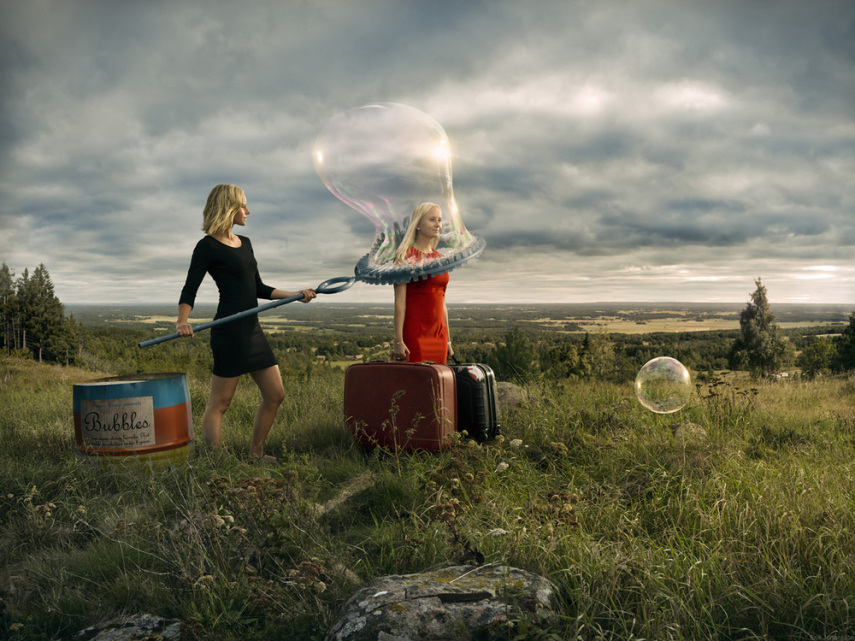 Erik Johansson mistura elementos do cotidiano, pessoas e paisagens para criar imagens surreais
