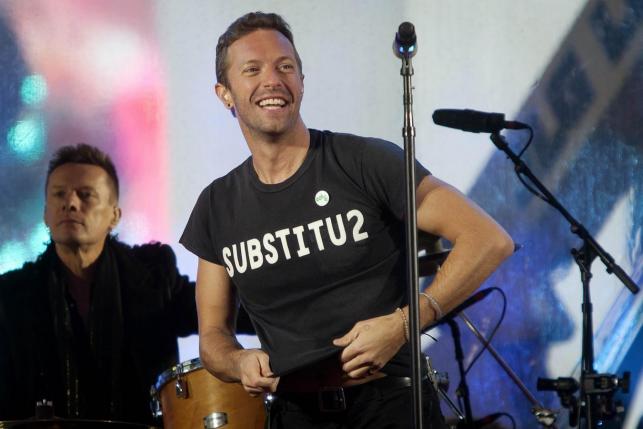 O vocalista do Coldplay e fã de carteirinha da banda de Bono. Certa vez disse que sabe cantar a canção 