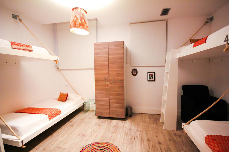 O preço do quarto com quatro camas é de R$113 por diária