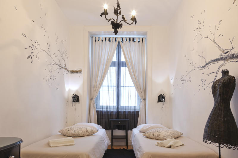 O charme português e a arte local são o ponto de partida para a decoração deste hostel boutique no centro de Lisboa. O local foi premiado como o segundo melhor da plataforma Hostelworld