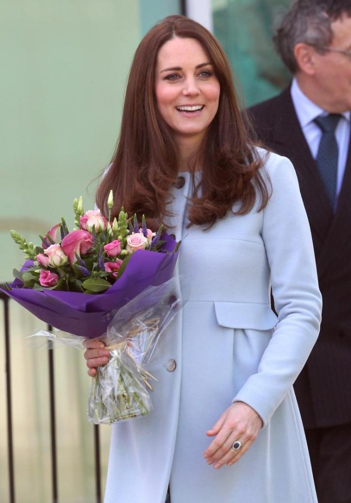 Duquesa de Cambridge é mãe do fofo George e da pequena Charlotte, de 11 meses