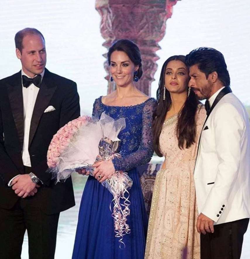 O casal real participou de um baile de gala com os atores de Bollywood e kate Middleton brilhou com um vestido Jenny Packham de valor não informado. O par de brincos escolhidos pela duquesa são da designer de joias indiana Amrapali, e custam 2.730 libras (R$ 13.762). Apesar do preço salgado, o modelo já foi esgotado na loja. 