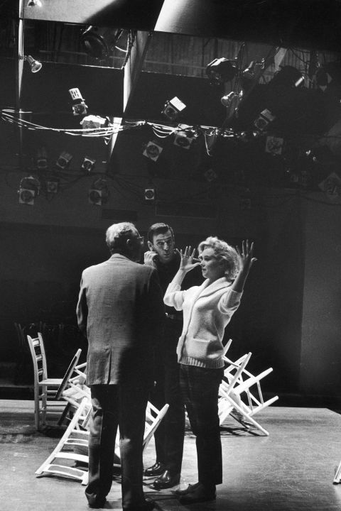 Com George Curko e Yves Montand no set de 'Adorável Pecadora', filme de 1960 