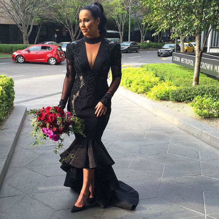 Australiana casou com vestido preto sob medida: 
