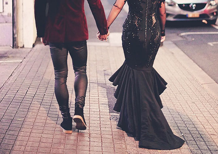 Australiana casou com vestido preto sob medida: 