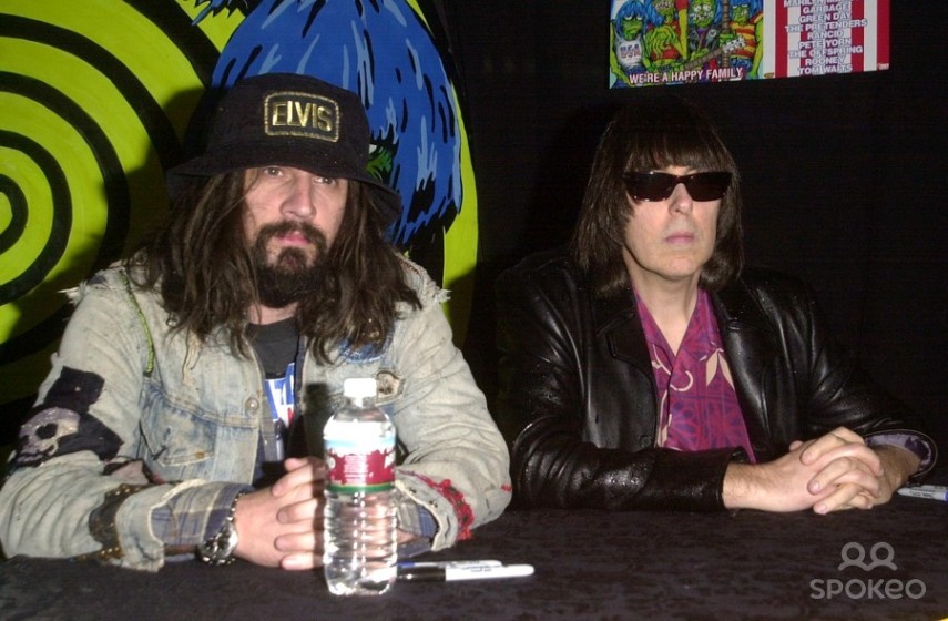 O cantor e cineasta Rob Zombie gosta tanto de Ramones que organizou uma coletânea tributo aos punks de NY. Fora as inúmeras camisetas da banda que Rob desfila por aí. 