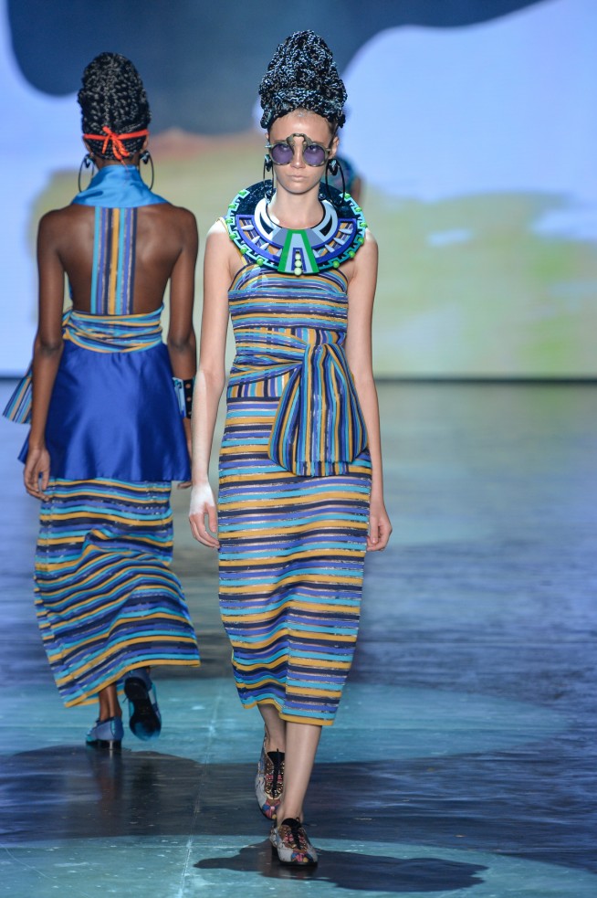 Estilista fez desfile vibrante e colorido que teve a crise migratória como tema. Na passarela, convidou refugiados da Síria, Palestina, Senegal e Angola para desfilarem