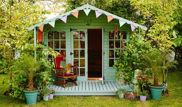 Os she-sheds (minacabanas decoradas com requinte) servem para curtir uma moleza, tomar um chá, jogar conversa fora, ler um livro...