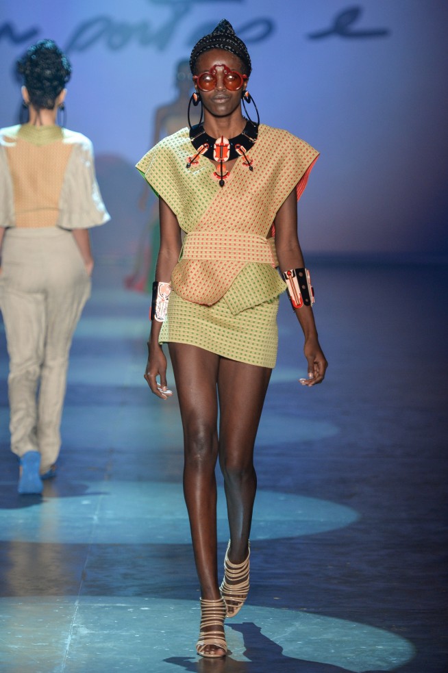 Inspiração: Viagem feita pelo estilista à África, especialmente Moçambique, refugiados de todo o mundo
