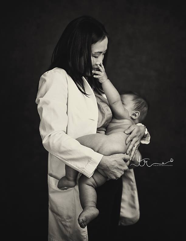 A fotógrafa Tara Ruby registra mães profissionais amamentando seus filhos