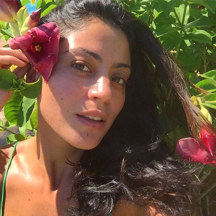 A atriz Carol Castro está em alta após sua participação na novela Velho Chico. A atriz e a marca 2Rios têm mostrado alguns bastidores da próxima campanha da grife de lingeries fotografado por Hebert Coelho, em Curitiba.  Na imagem mais recente, a atriz aparece sensual com uma peça rendada preta. Na semana passada, Carol Castro já havia mostrado bastidores da sessão de fotos e seus seguidores, que são mais de 1,3 milhão, se derreteram: 
