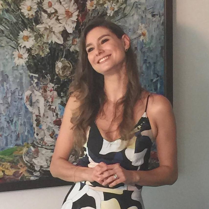 A atriz Lavínia Vlasak tem 155 mil seguidores em seu Instagram