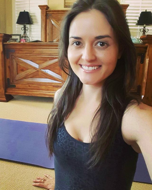 Ela foi a paixão de Kevin Arnold e de todos os fãs que acompanharam a série Anos Incríveis nos anos 90. Hoje, aos 41 anos, a atriz Danica McKellar, que viveu Winnie Cooper no seriado, segue sua carreira de atriz e mostrou boa forma ao postar uma imagem de suas férias no Havaí. 
