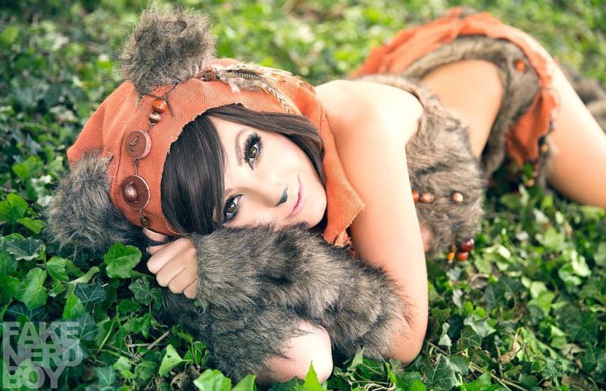 As cosplayers @heather1337 (59 mil seguidores), @leeannavamp (225 mil seguidores), @jeniferann (58 mil seguidores), @itslisalouwho (107 mil seguidores) e @jessicanigri (1,7 milhão de seguidores) se juntaram para fazer um ensaio homenageando os Ewoks, conhecidos personagens da saga Star Wars.  Elas se encontraram em uma conferência de cosplay, a Indiana Comic Con, e posaram com suas fantasias. 